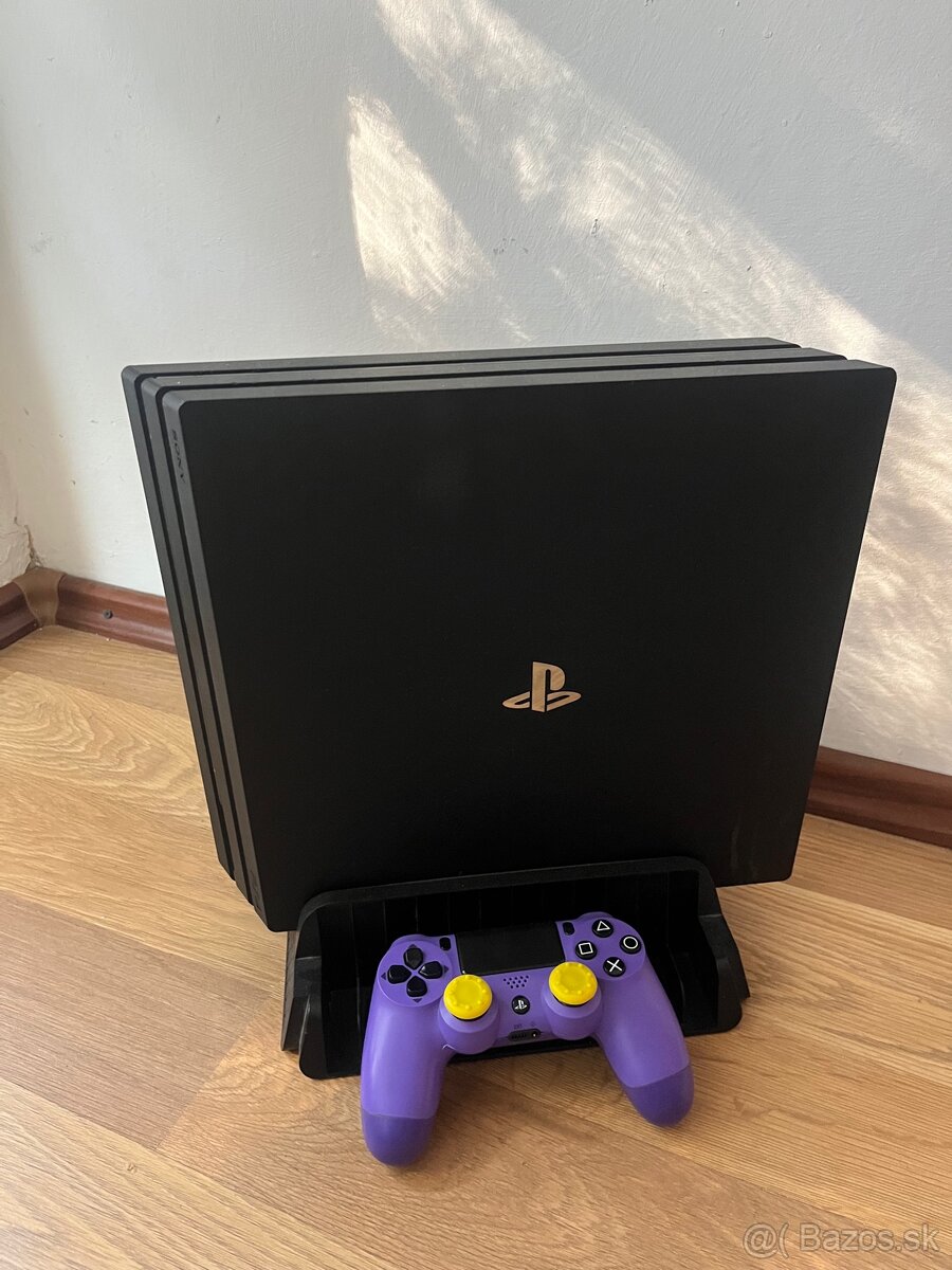 Predám PS4 PRO 1TB