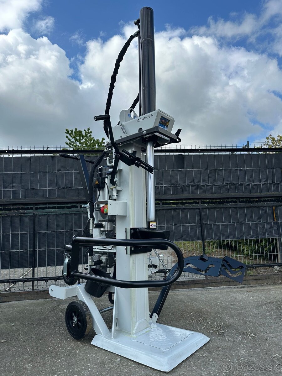 Štiepkovač dreva LUMAG HEZ 22 Pofesional 22 ton PTO/400V