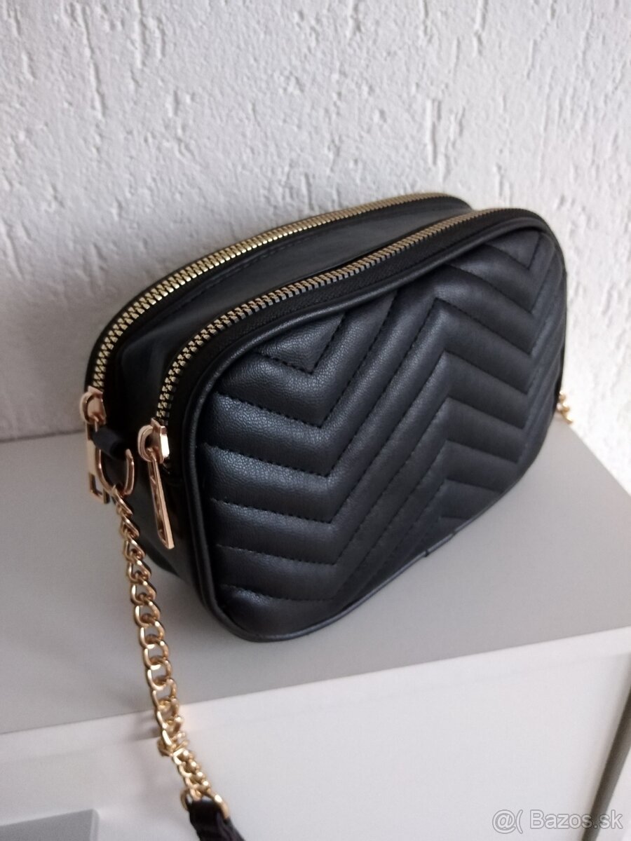Crossbody kabelka elegantná