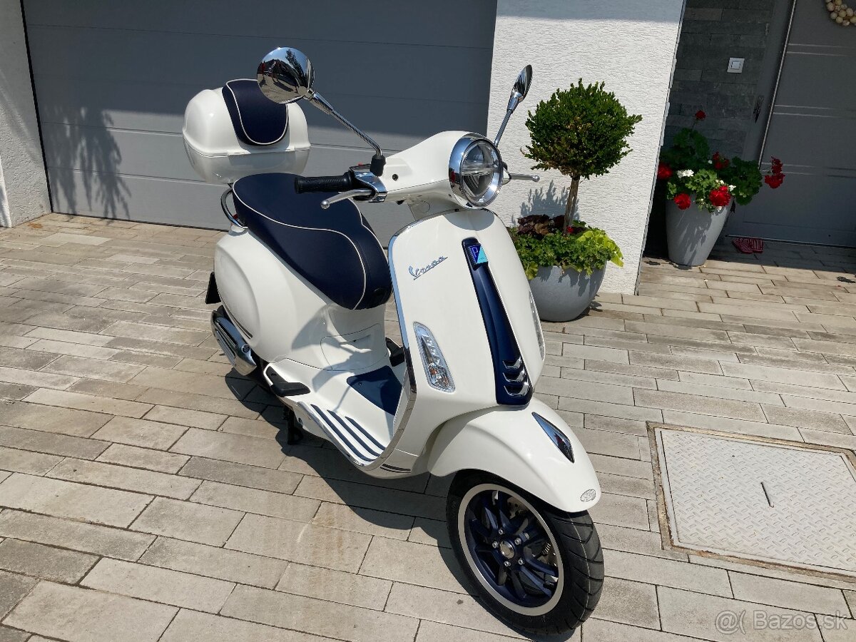 Vespa 125 Yacht Club