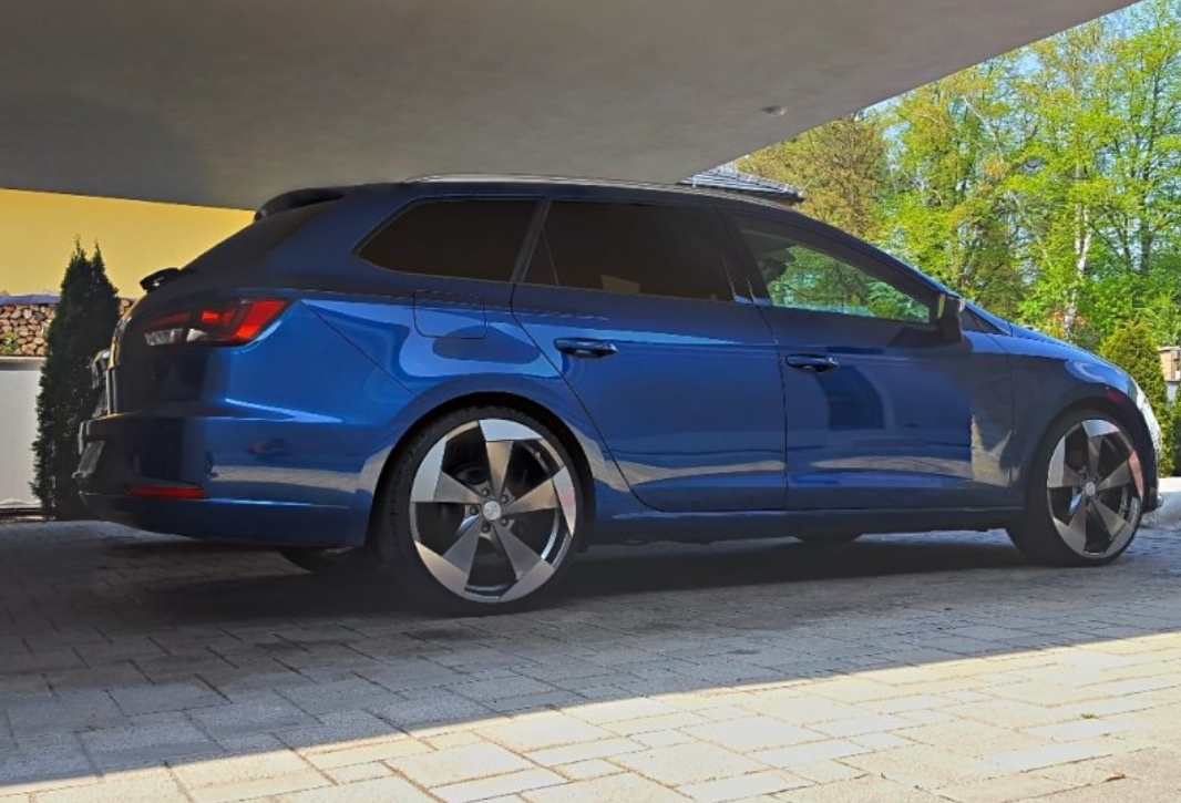 SEAT Leon 2.0TDi 135kW kombi navi vyhrev isofix hagusy