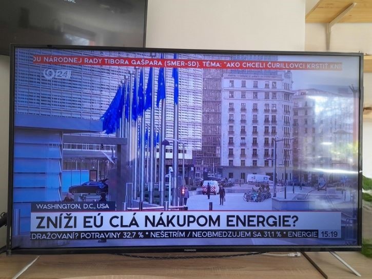 Thomson 55UD6406 Televízor má mierne viditeľnú poruchu