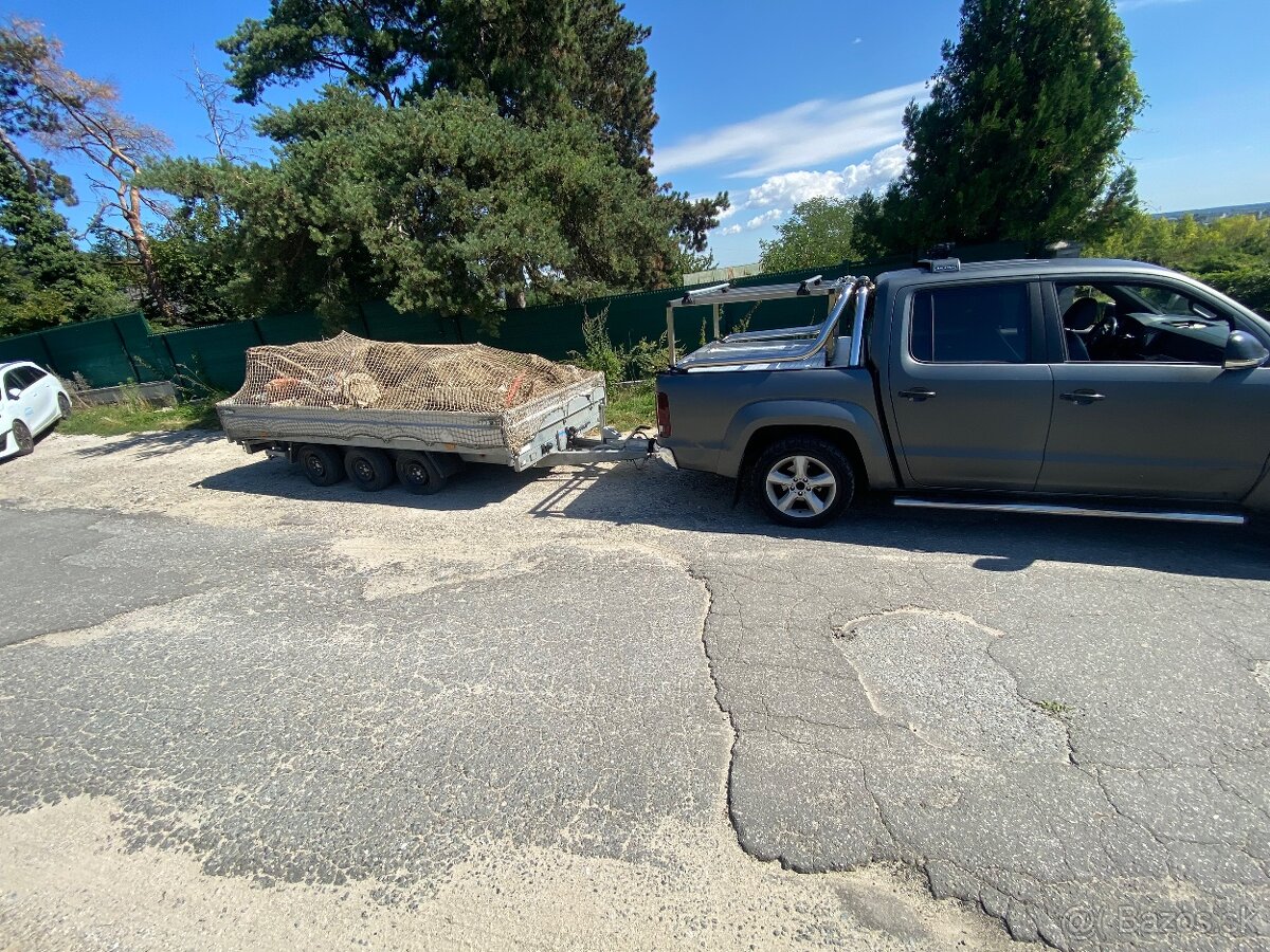 Autodoprava sypkych materialov, aut a strojov