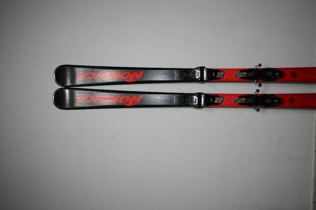 lyže Nordica 174 cm , hadia koža