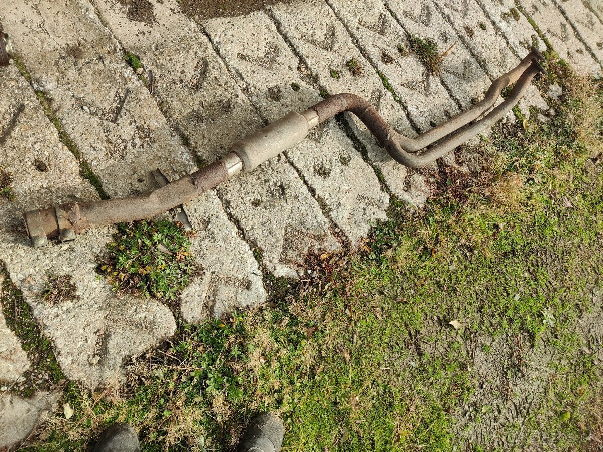 BMW E36 stredová časť vyfuku