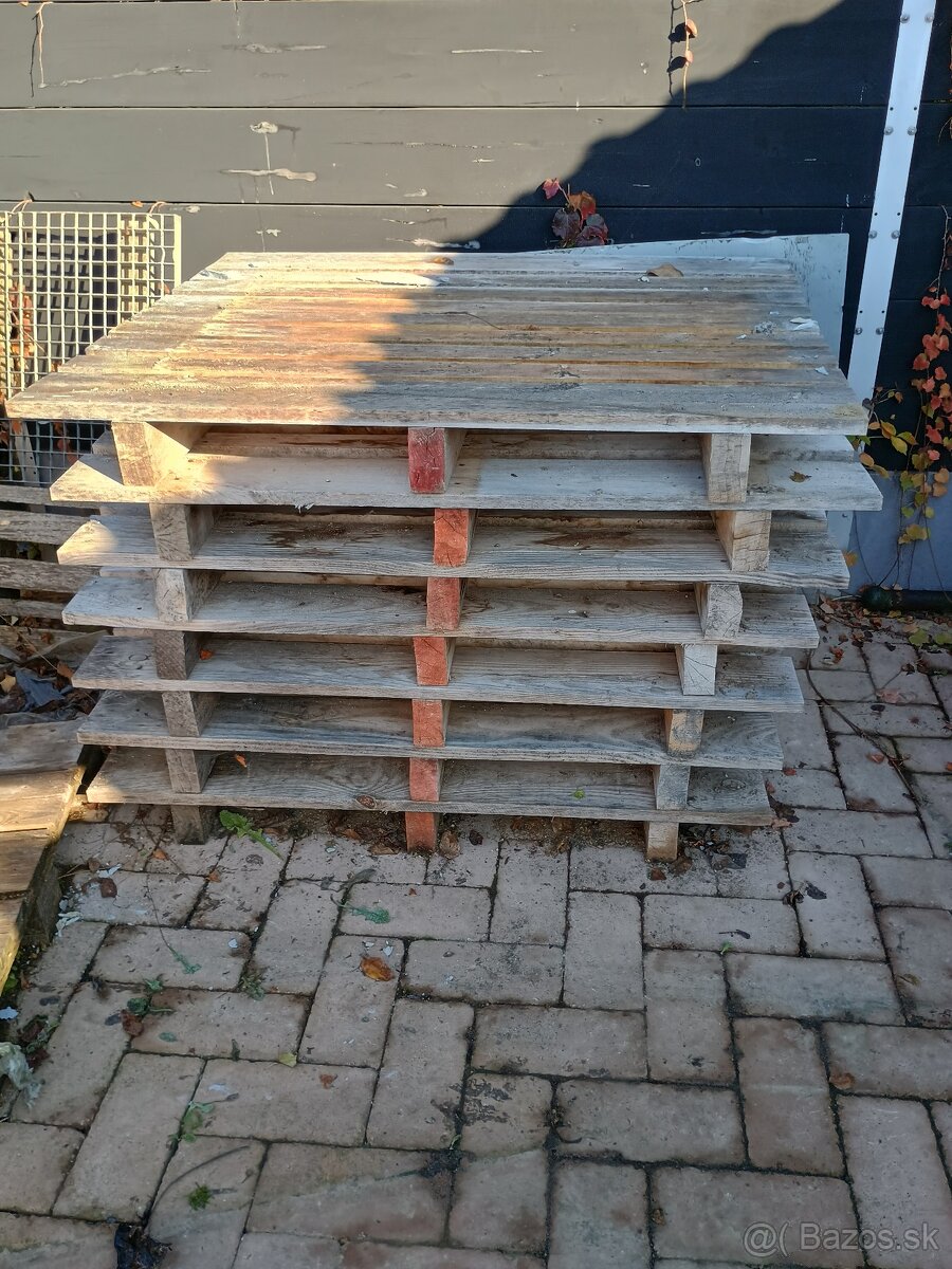 Palety Leier červená