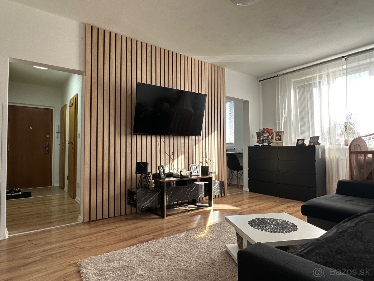 2 izbový byt s loggiou - sídlisko Tarča