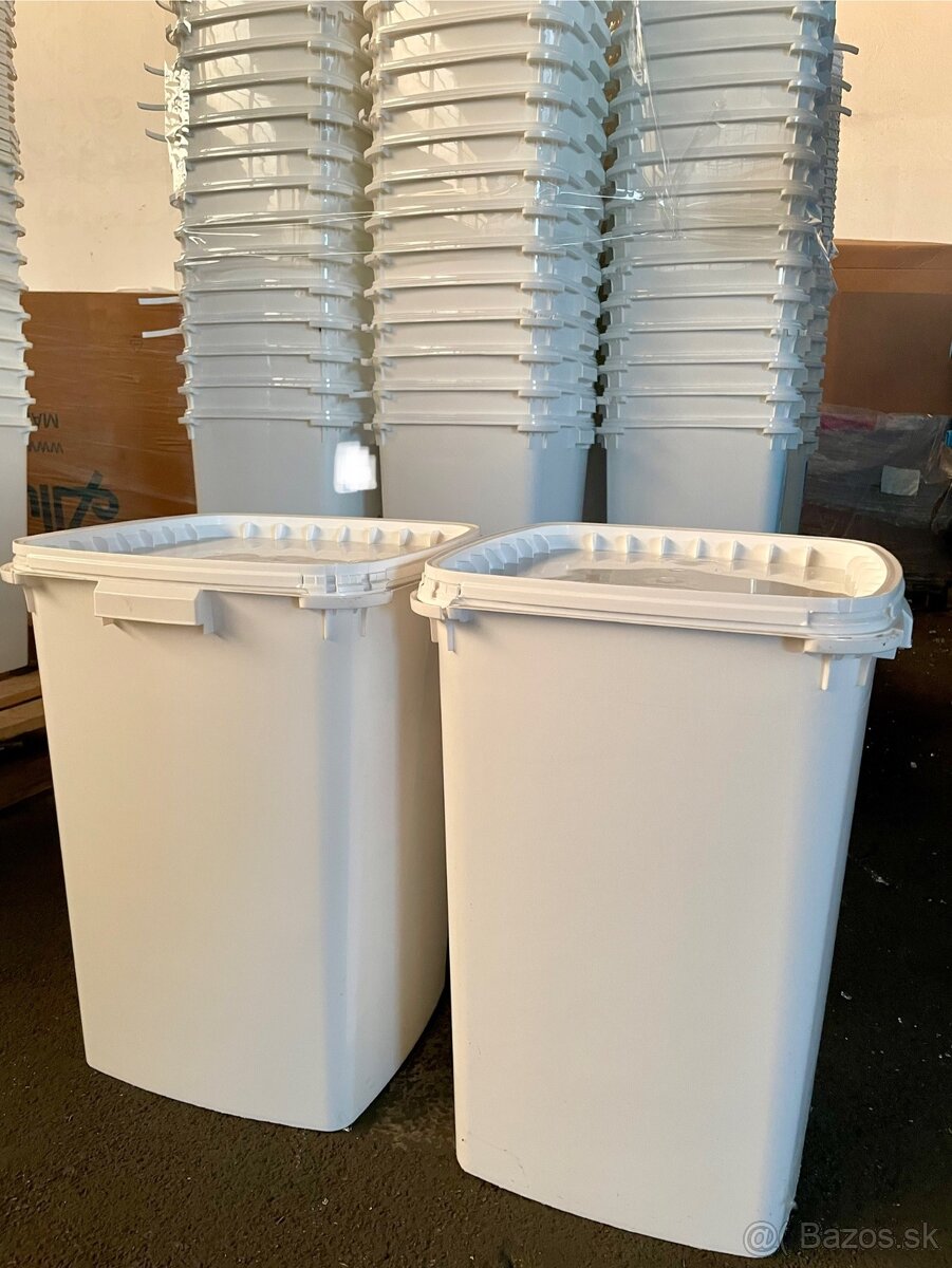 Plastové nádoby 60l na krmivo pre zvieratá