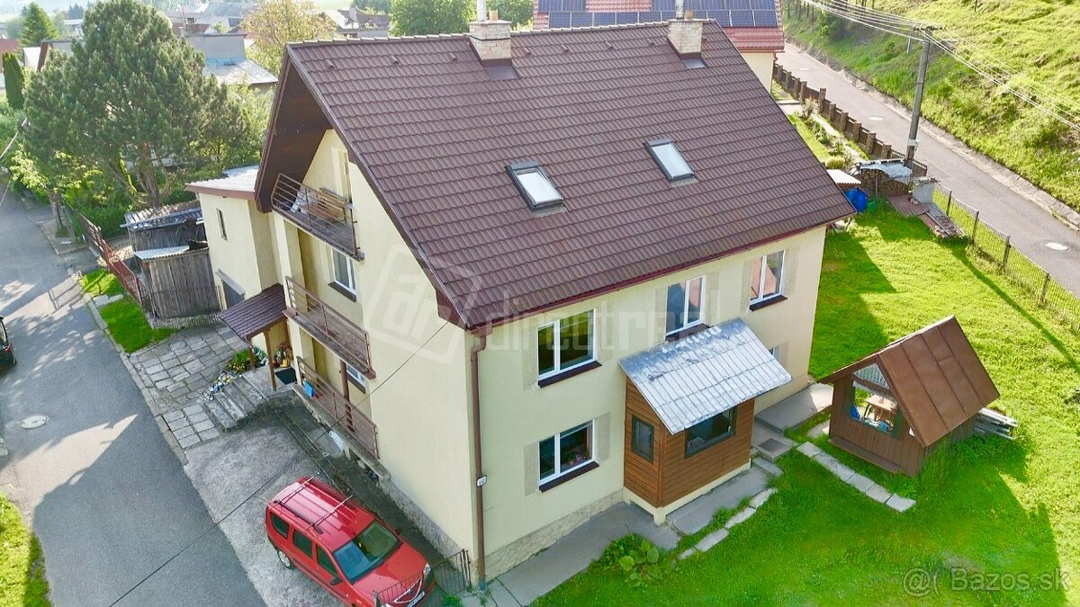 Rodinný dom s 2 bytovými jednotkami so slnečným pozemkom na