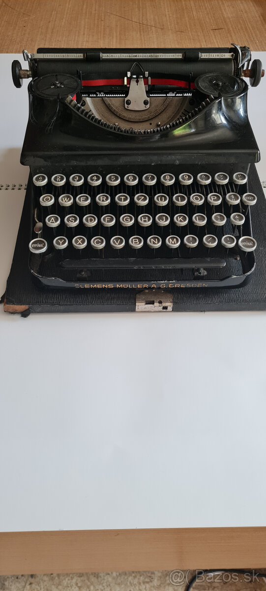 Starý písací stroj