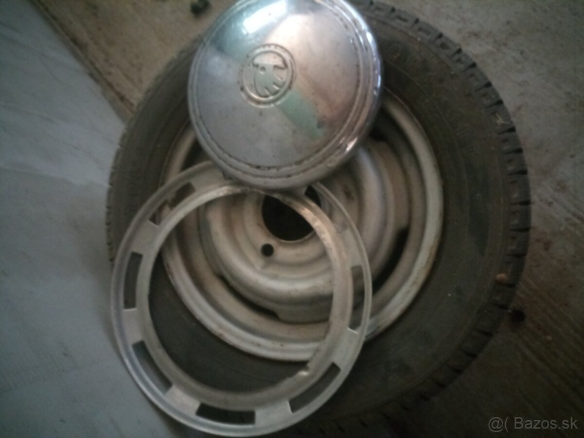 Skoda 100
