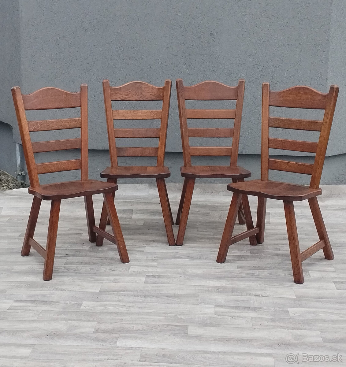Set dubových stoličiek ( 4 ks ) .
