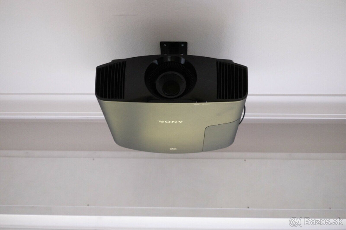 Projektor Sony VW260 4K v čiernej farbe