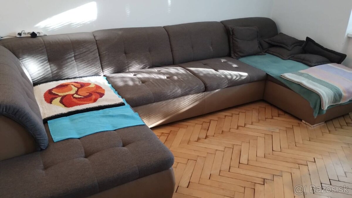 Veľká a priestranná 3-dielna sedacia súprava (gauč)