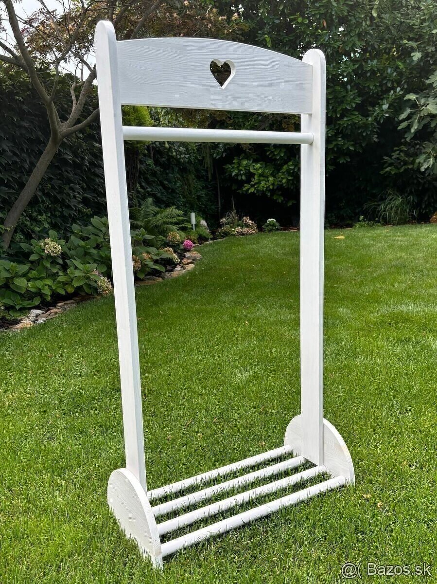 Ručne robeny detsky vesiak