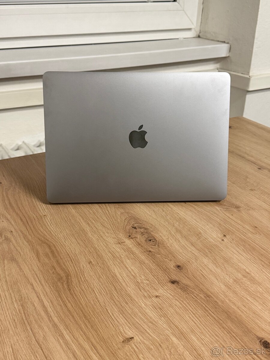 Dobrý deň Ponúkam na predaj MacBook PRO 2017 125GB HDD
