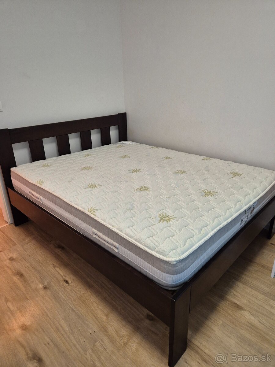 Predám posteľ s matracom 160x200, odkladací priestor,2x rošt