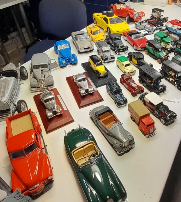 Modely aut 1:43 MIX /kovové/