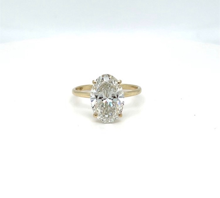 Zlatý prsteň s diamantom