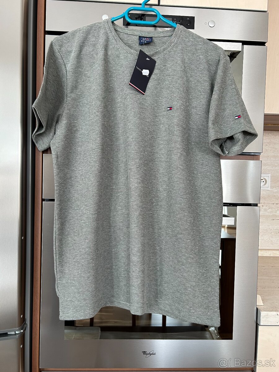 Tommy Hilfiger pánske tričko veľkosť XL