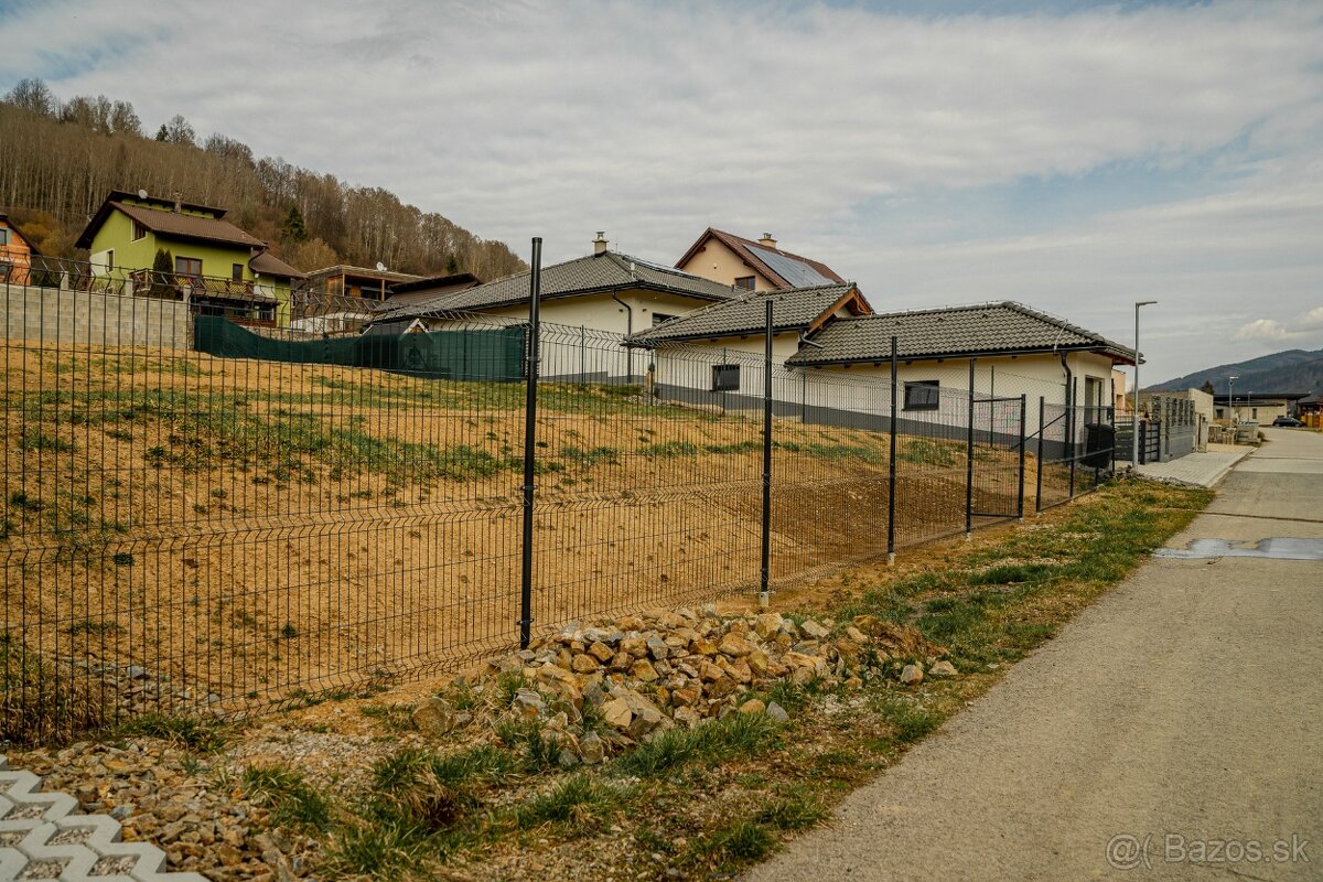 Beňuš - Oplotený stavebný pozemok v dobrej lokalite