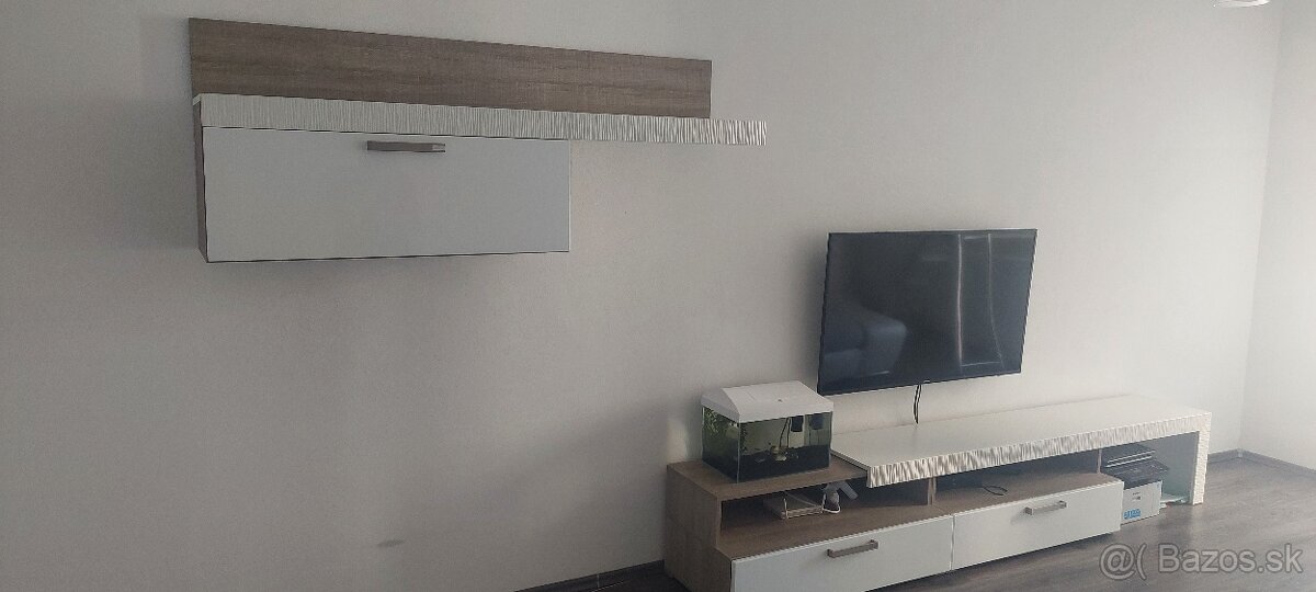 Ponúkam na predaj TV stolík
