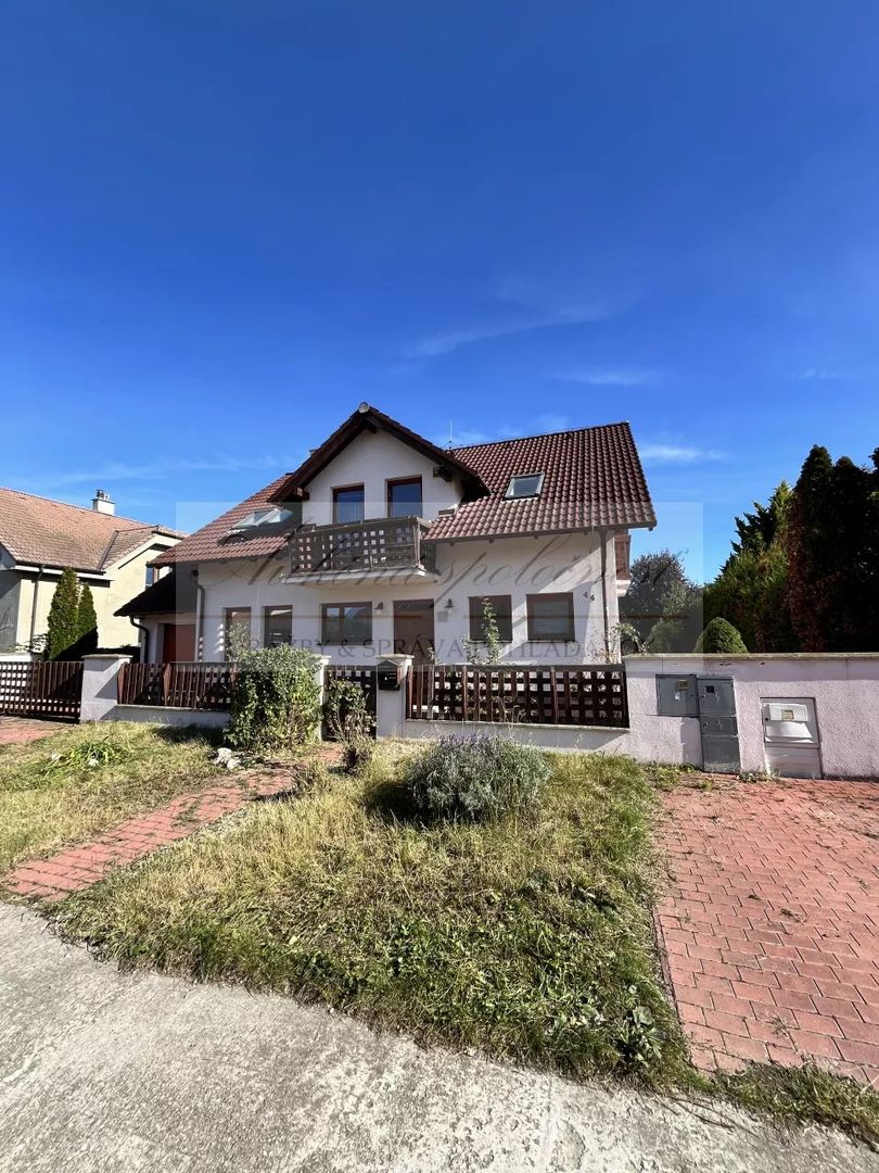 Priestranný rodinný dom na priamy predaj v obci Nová Dedinka