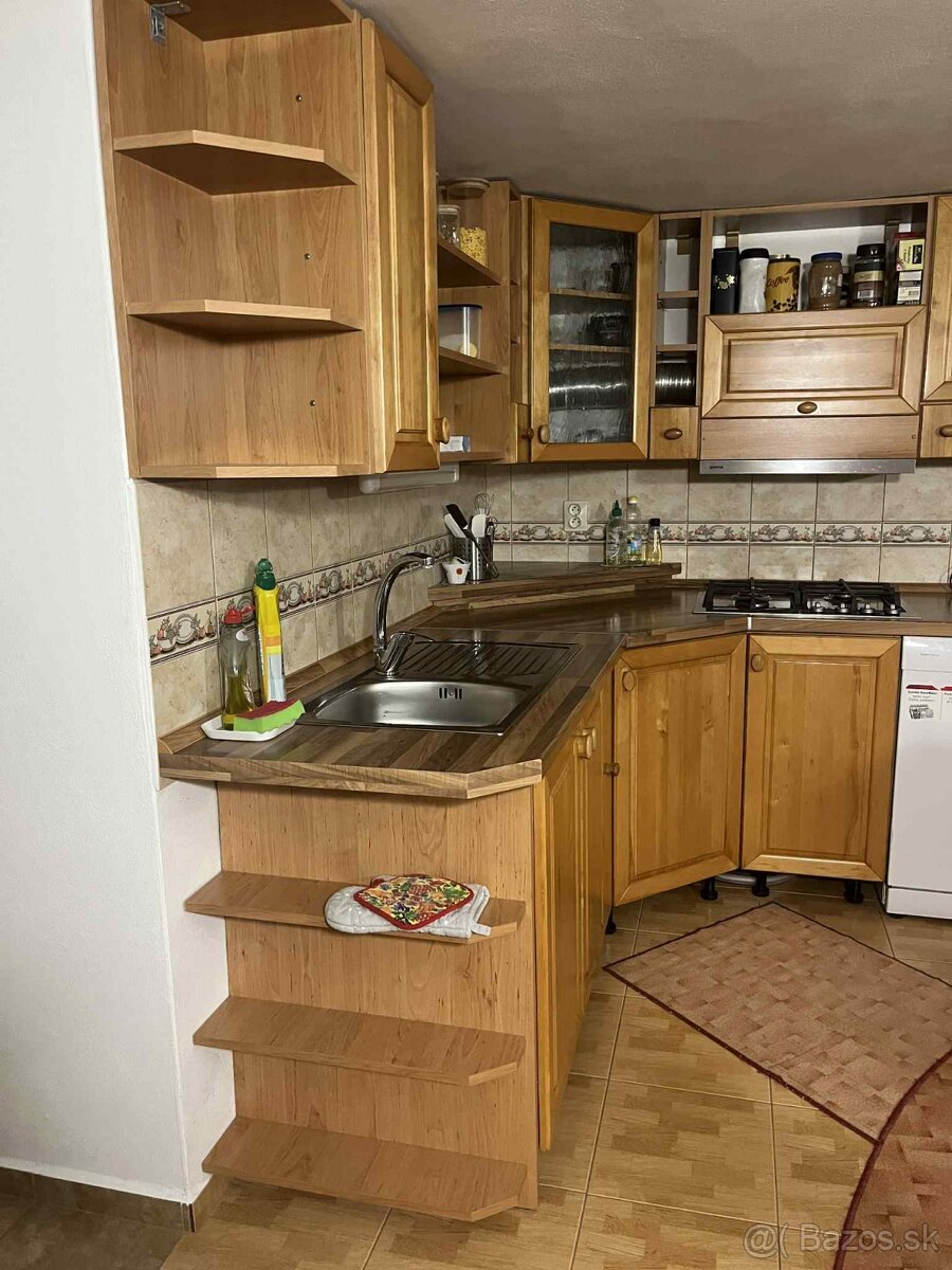 KUCHYNSKA LINKA MASIV JELSA