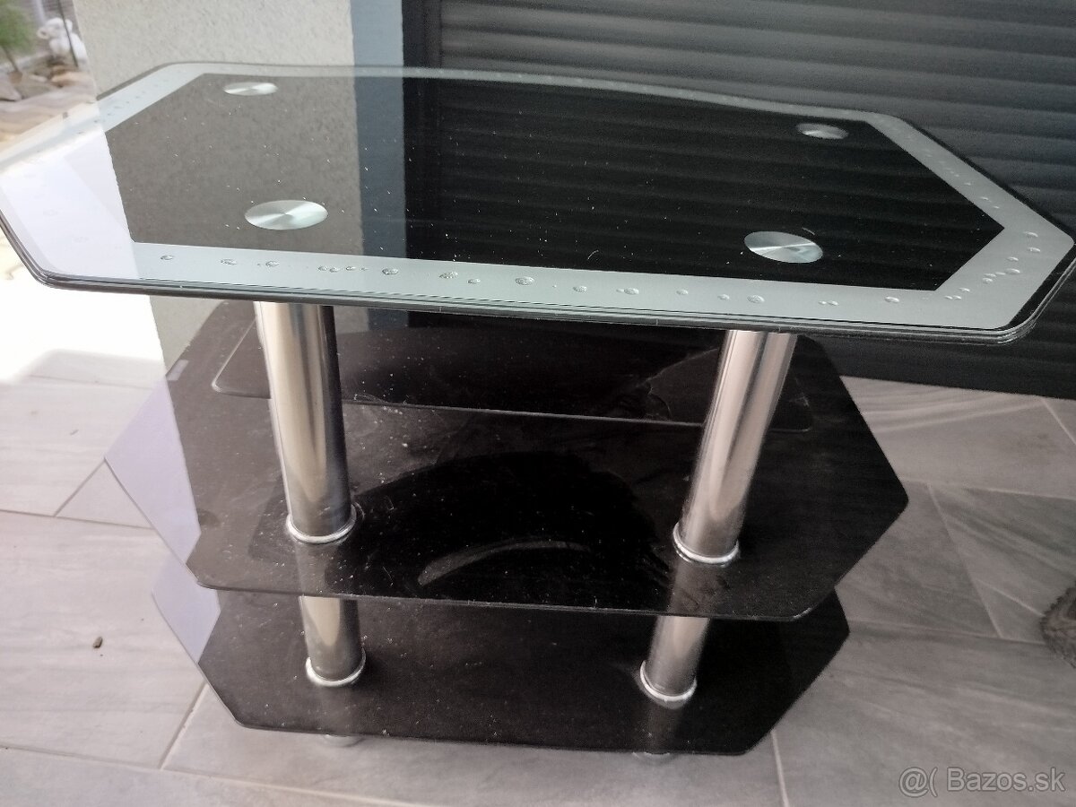 Tv stolík skleneny