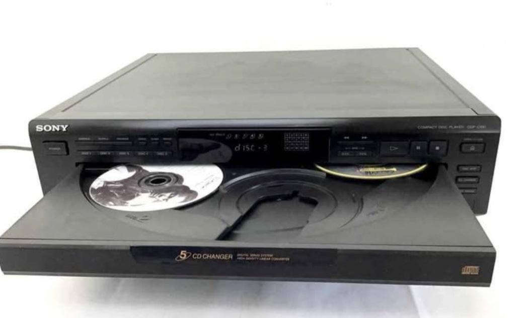 CD prehravac zn. Sony CDP-C661 ,menic diskov na 5 CD