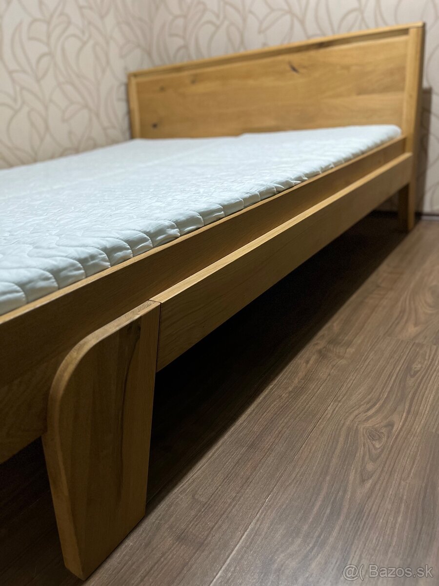 Posteľ z dubového masívu Mirek