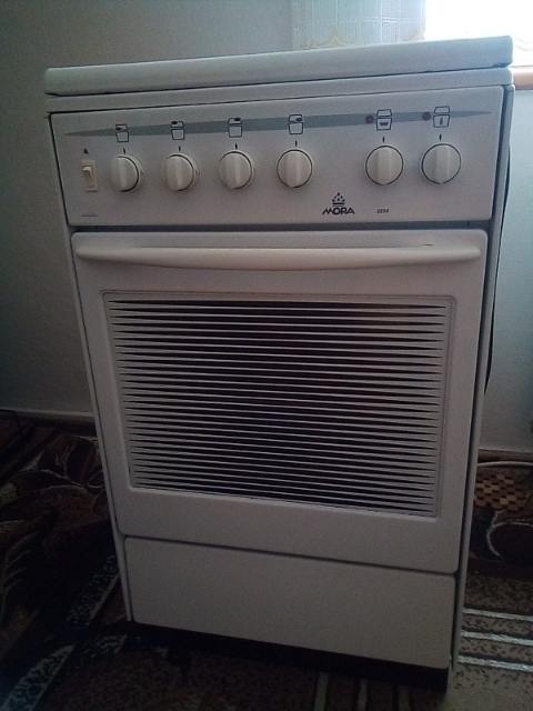 Predám zachovalý kombinovaný sporák Mora 2224