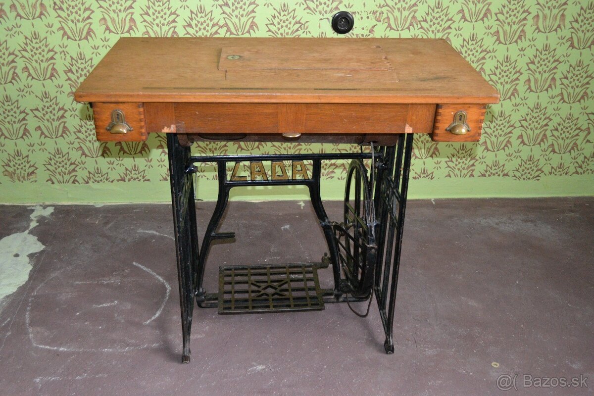 Šijací stroj Lada - Ponořovací 77-11a, rok 1938 + DOKLADY