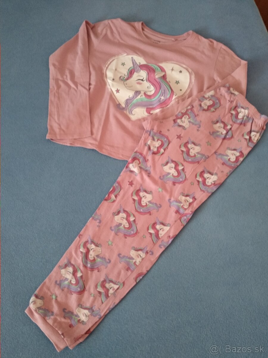 Dievčenské pyžamo veľkosť 140