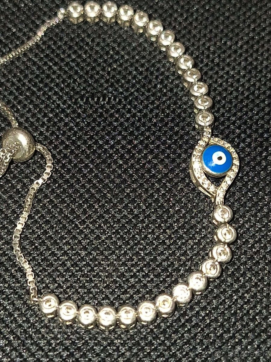 STRIEBORNÝ NÁRAMOK