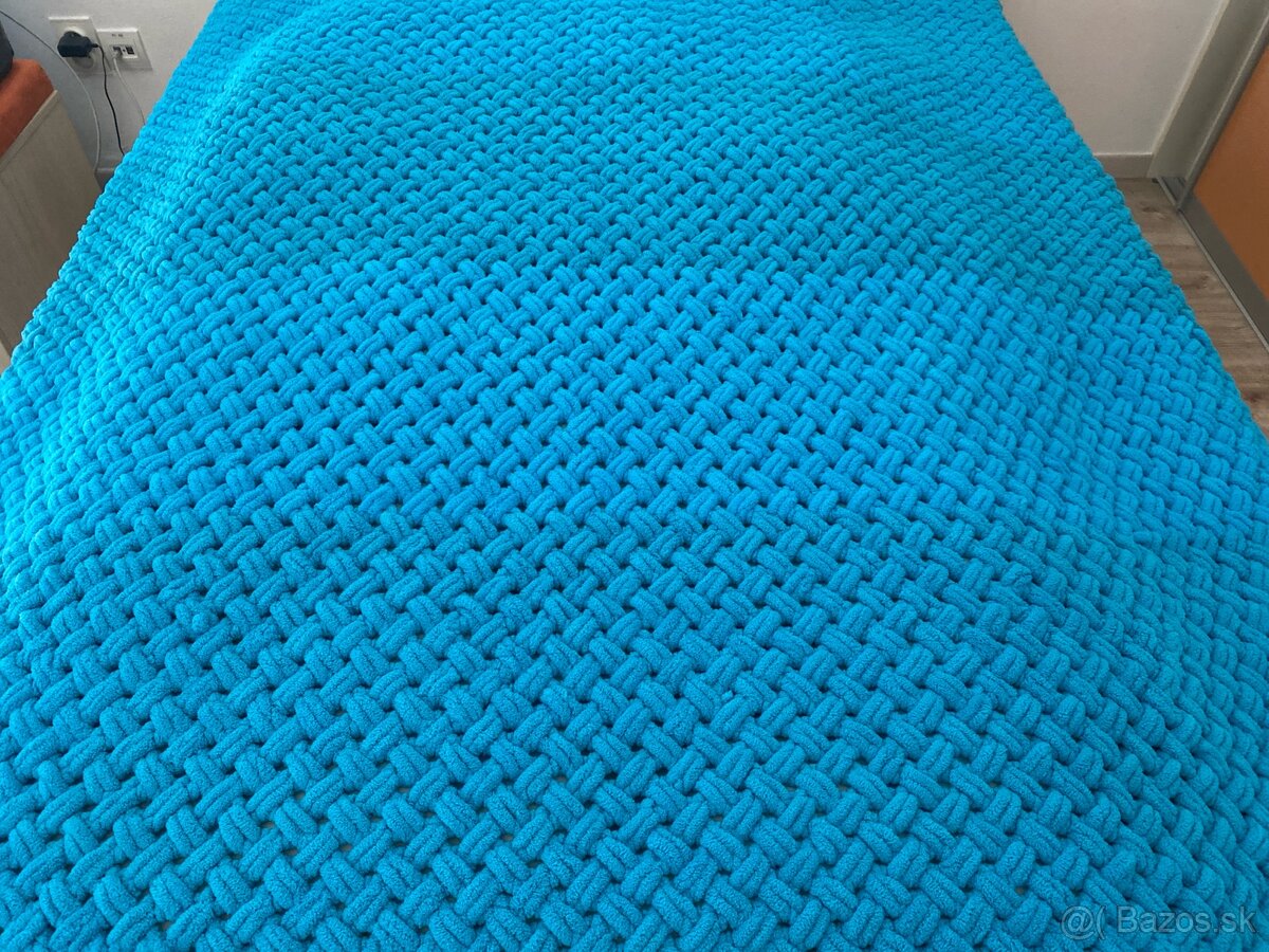 Deka ručná práca s vankusikom