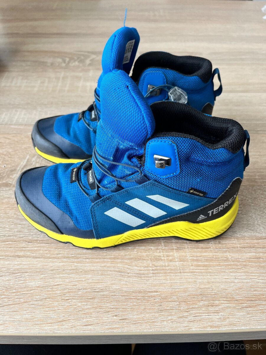 Chlapčenská trekingová obuv adidas