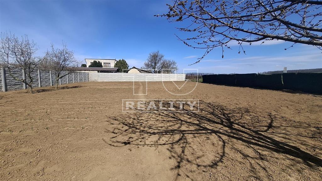 Na predaj pozemok v obci Čab - 820m2