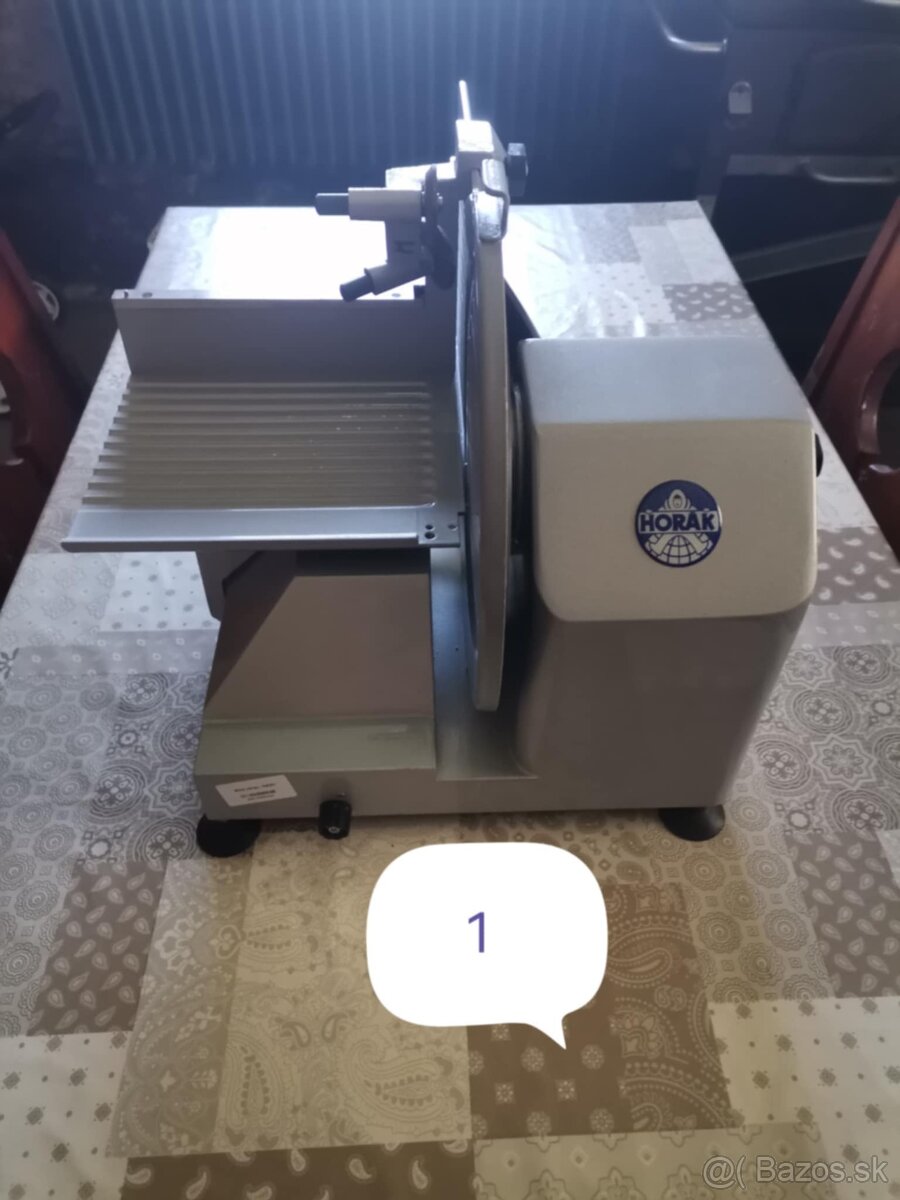 PREDAM RÔZNE PROFESIONÁLNE GASTRO NAREZOVE STROJE-KRAJAČE