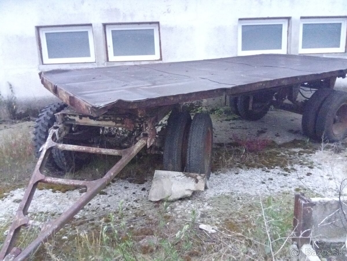 Stvorkolesna 9 tonova vlečka
