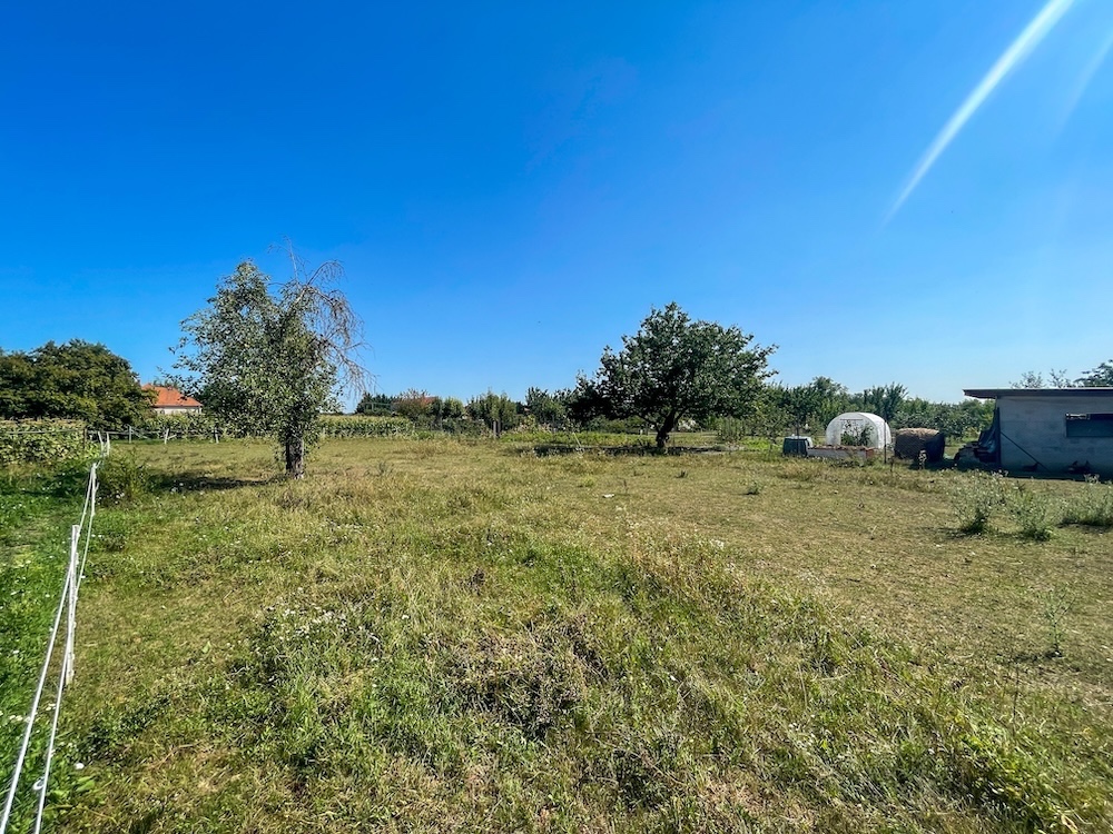 Pozemok na predaj, Žitavce