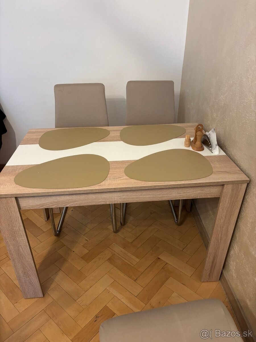 Predám kuchynský stol a kovové stoličky