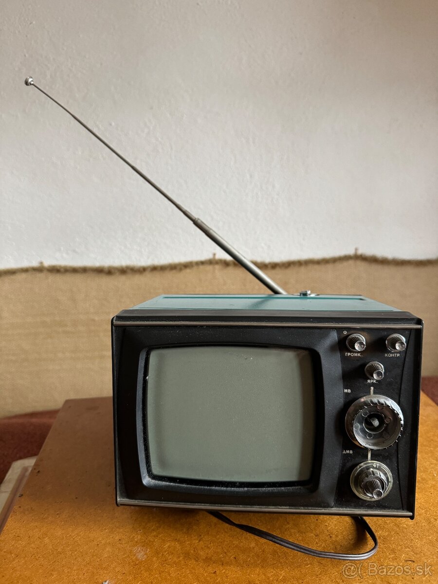 Retro mini televízor funkčný