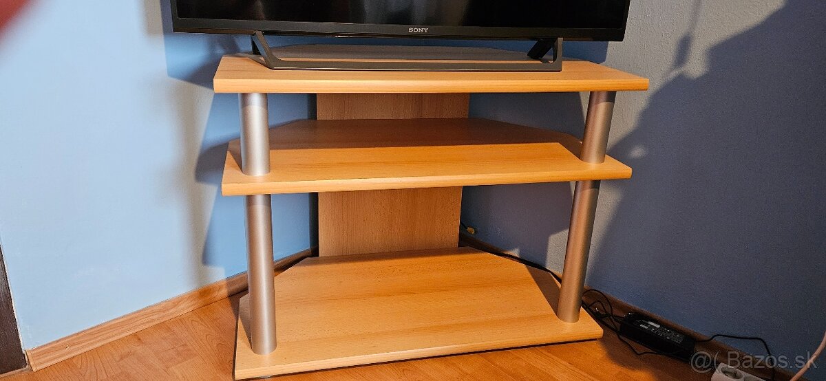 Stolík pod TV