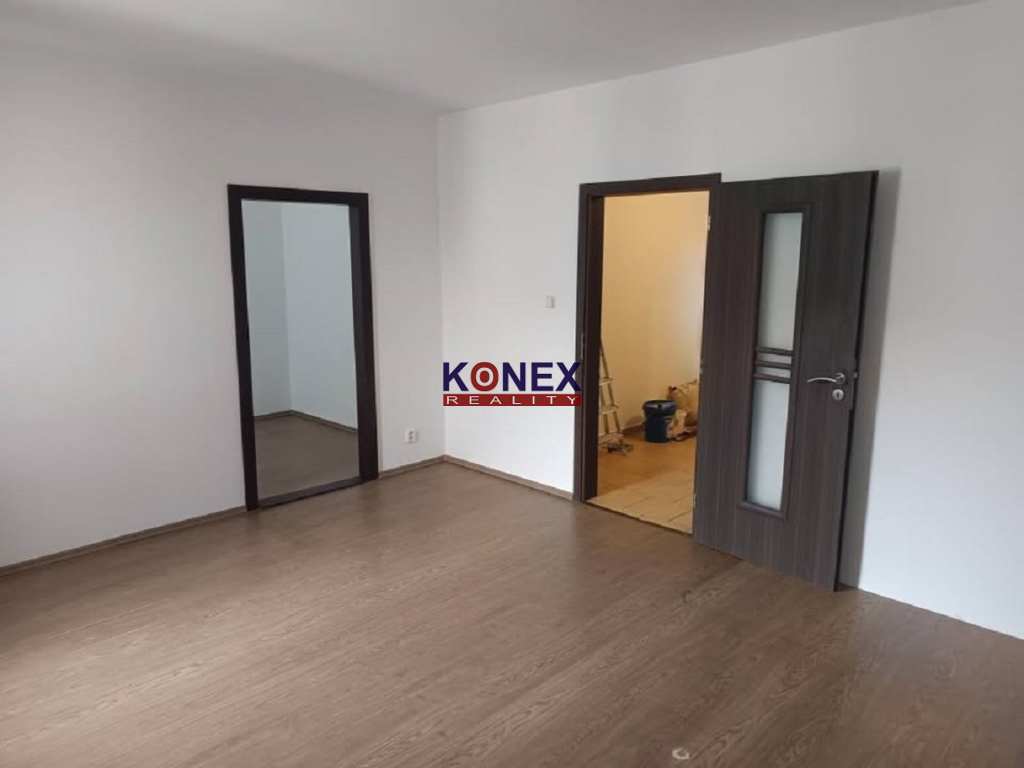 Kompletne zrekonštruovaný 4-izbový byt s loggiou – ul. Ďumbi