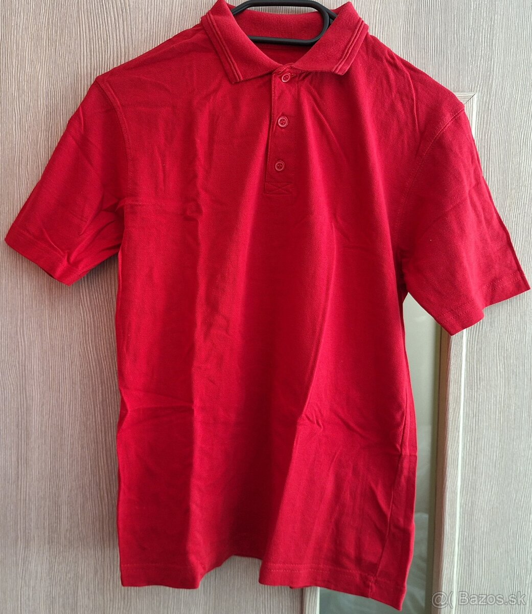 Chlapčenské červené tričko s límčekom