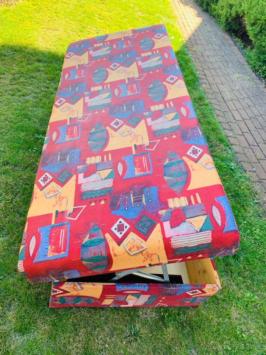 gauč- vaľanda- posteľ