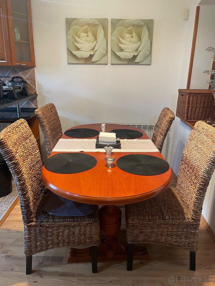 Predám jedálenský stôl