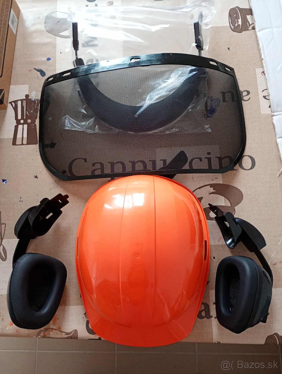 Pilčícka pracovná prilba - nová