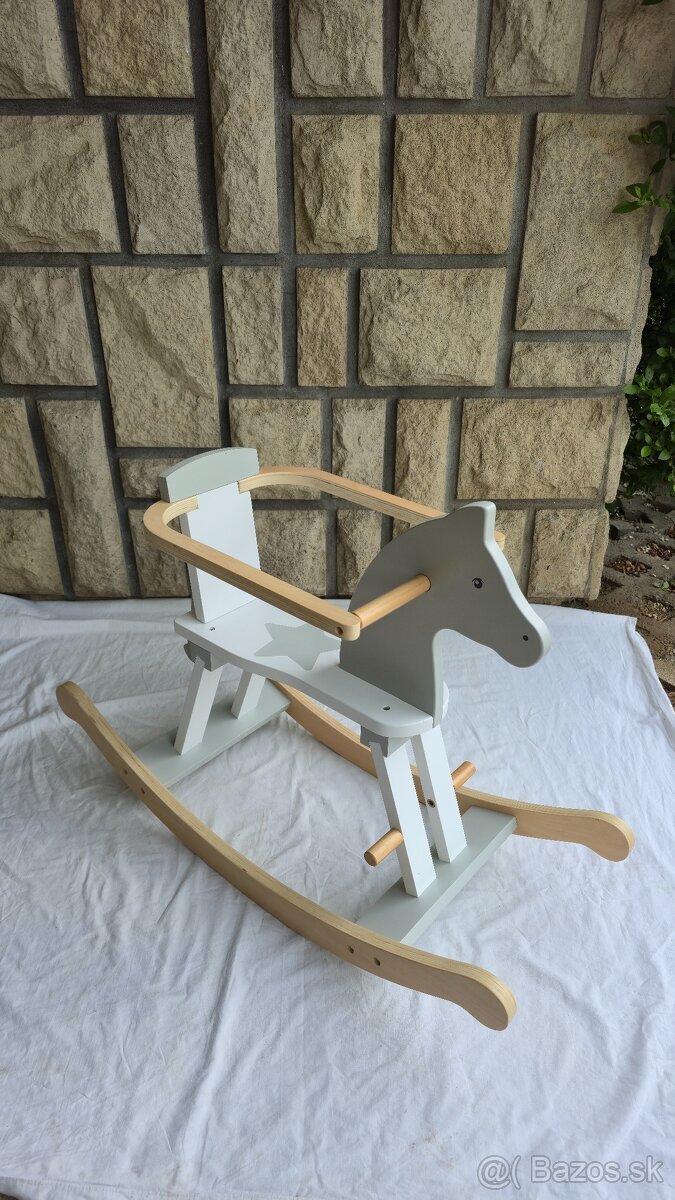 dreveny hojdaci konik